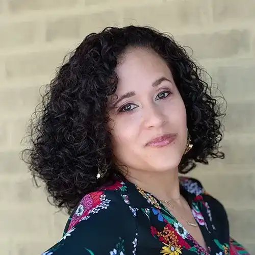 Portrait of Samantha, a professional stylist at Salon Ciseaux, showcasing their expertise and style.